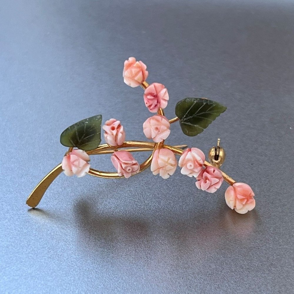 Vintage Swoboda Carved Coral Flowers & Jade Leaf Brooch, 2" Long, 10 Roses - Picture 6 of 13